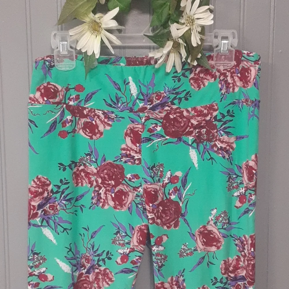LuLaRoe Tall & Curvy flower leggings - Picture 1 of 9